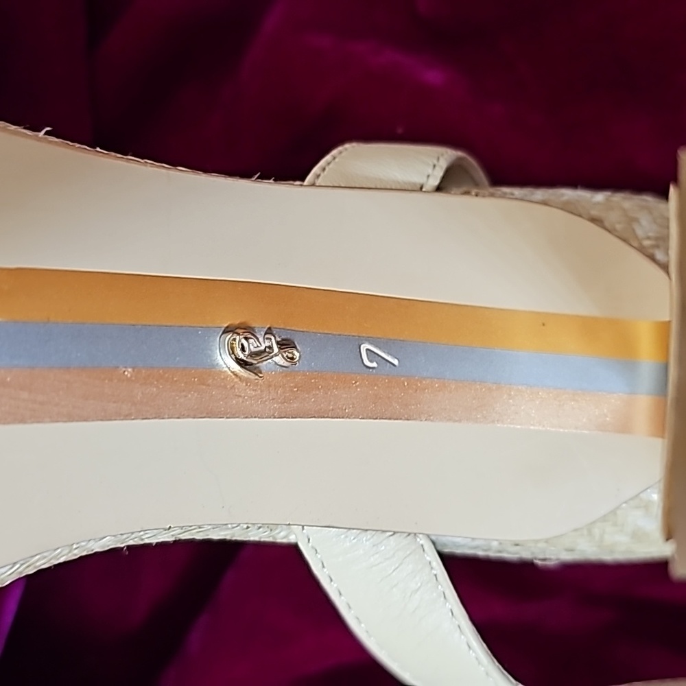 Sandals - Picture 5 of 6